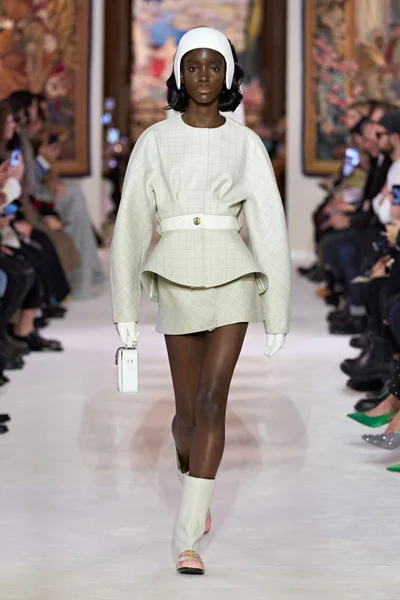 Look 5